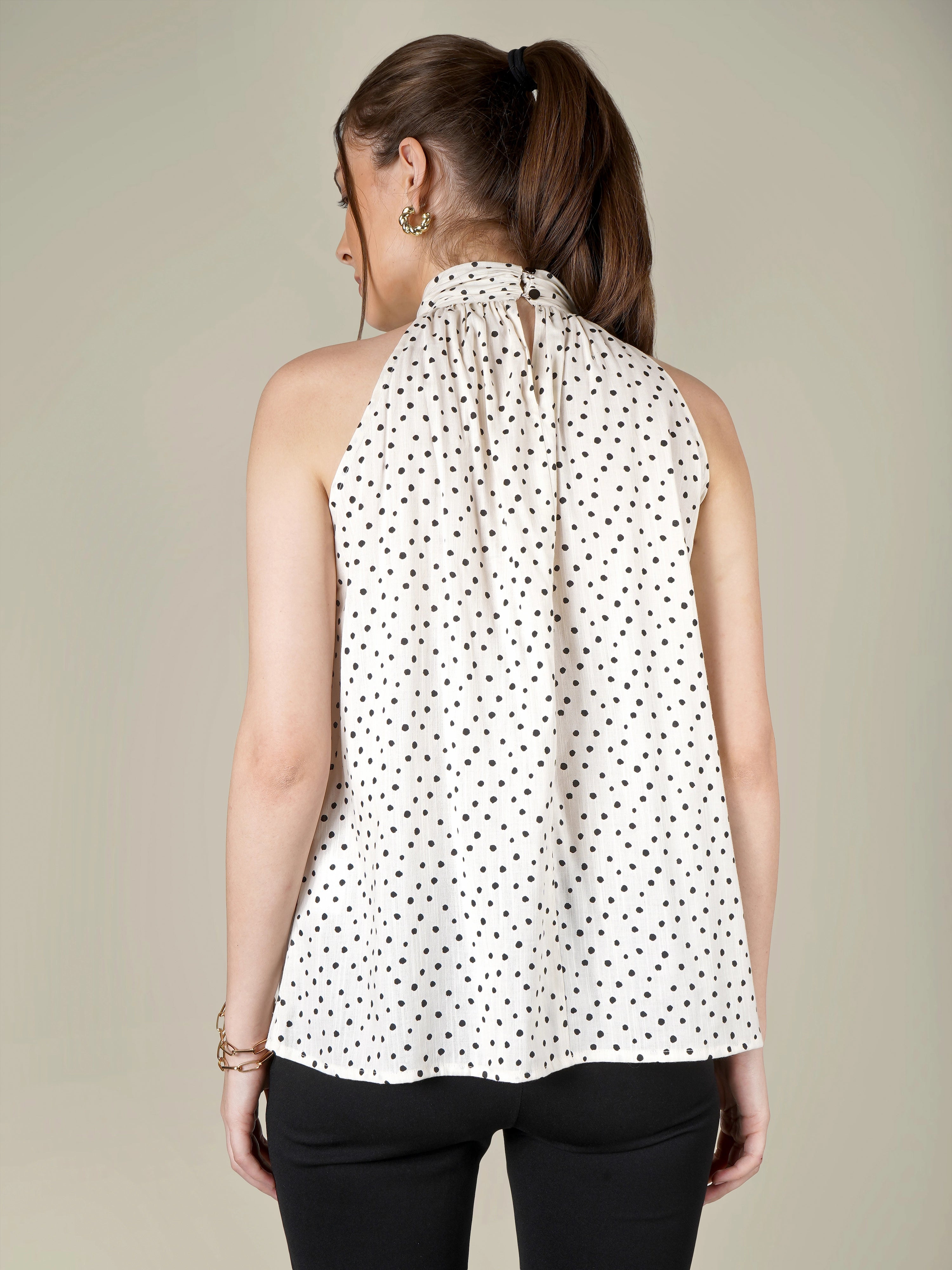 LUMI Turtle Neck Sleeveless Top