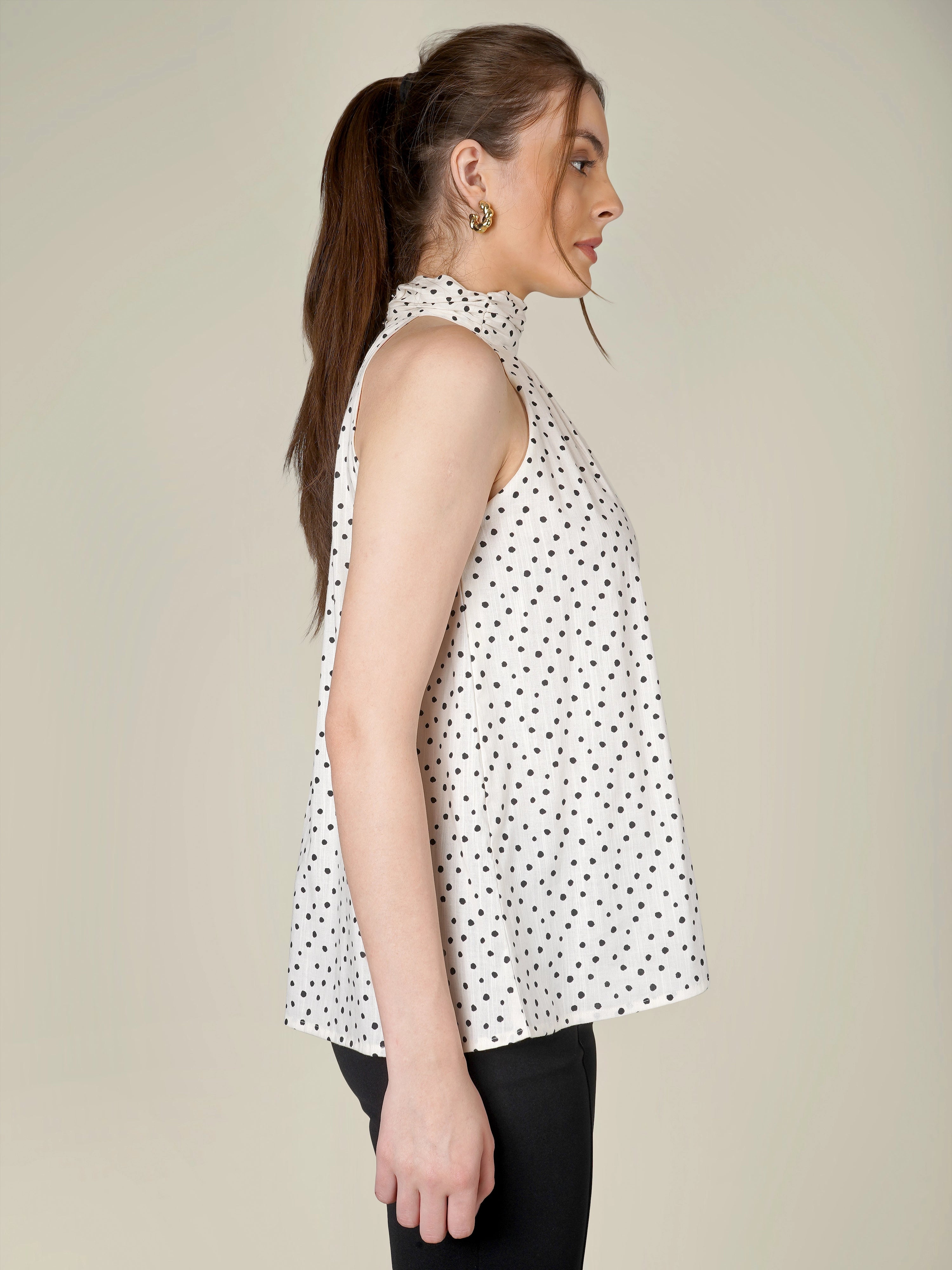 LUMI Turtle Neck Sleeveless Top