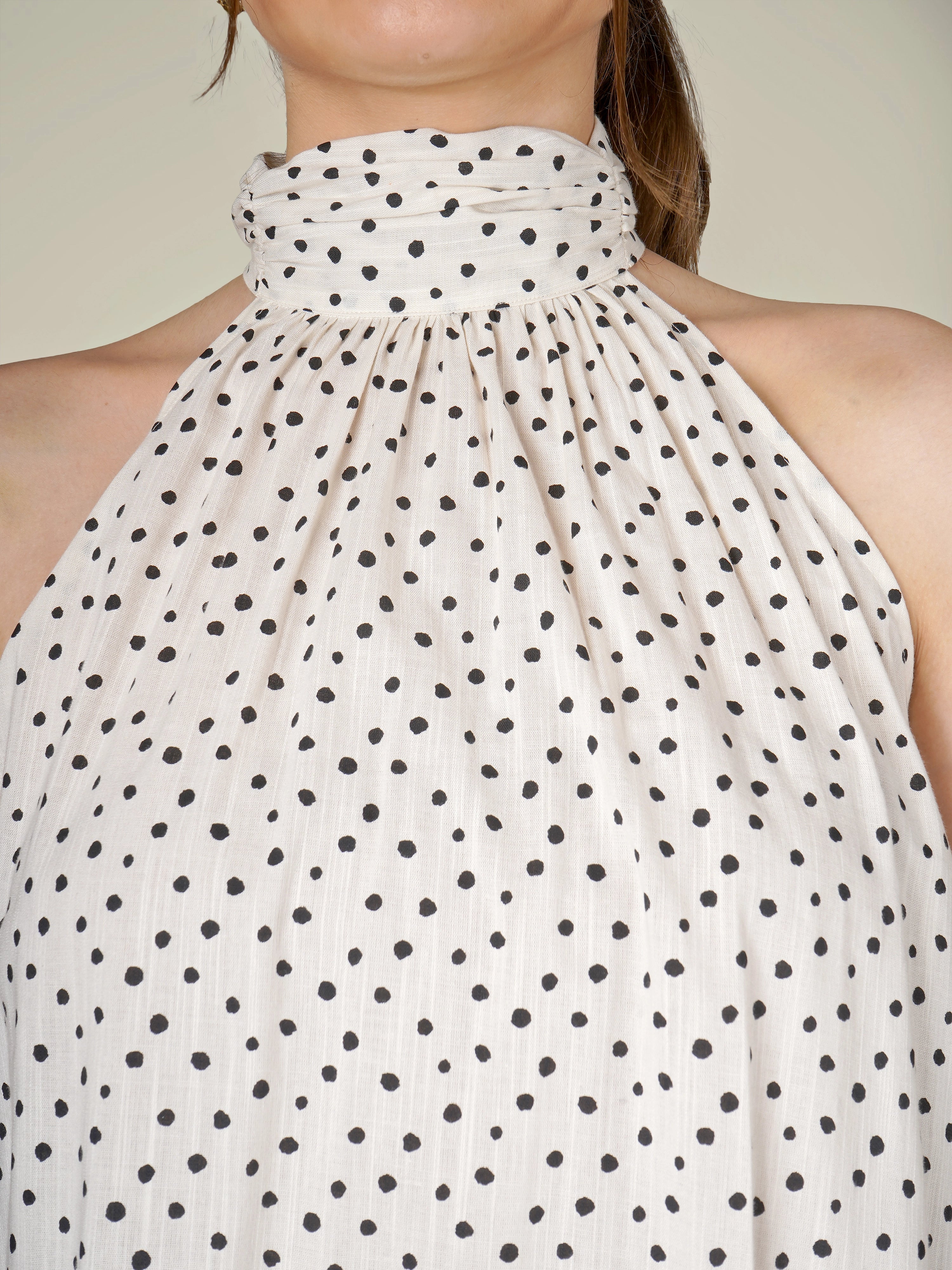 LUMI Turtle Neck Sleeveless Top